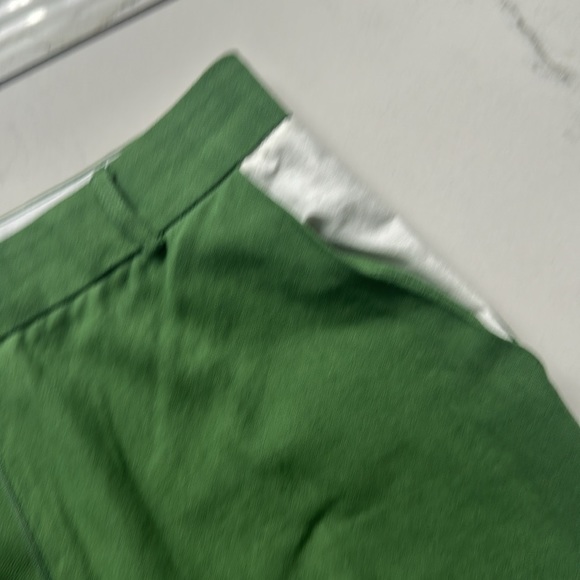 Green set from SOURCE UNKNOWN . Size medium never been worn - Picture 8 of 9
